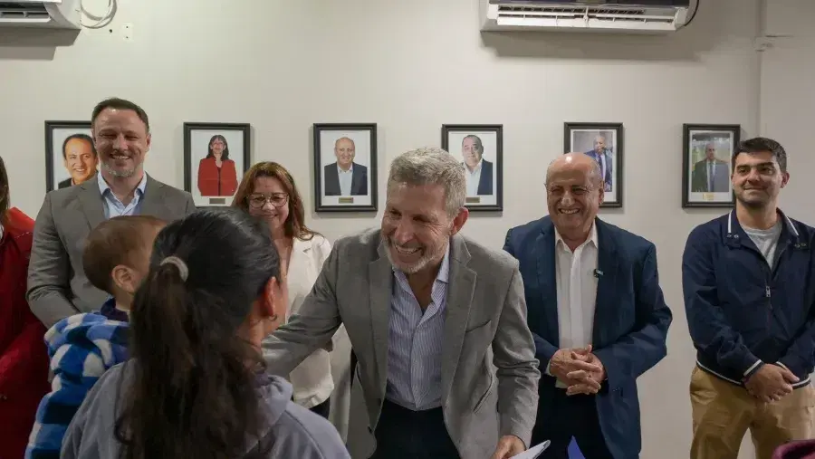 Frigerio entregó 17 viviendas en Santa Elena y anunció que las restantes estarán listas en diciembre